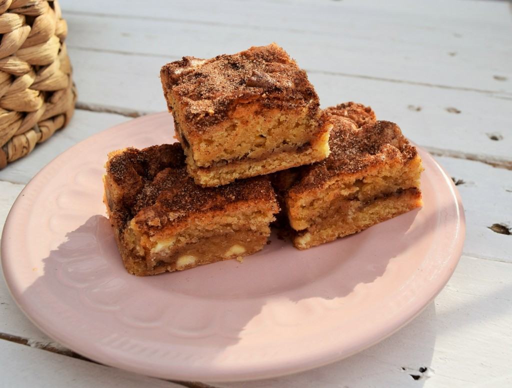 White-chocolate-cinnamon-blondie-lucyloves-foodblog