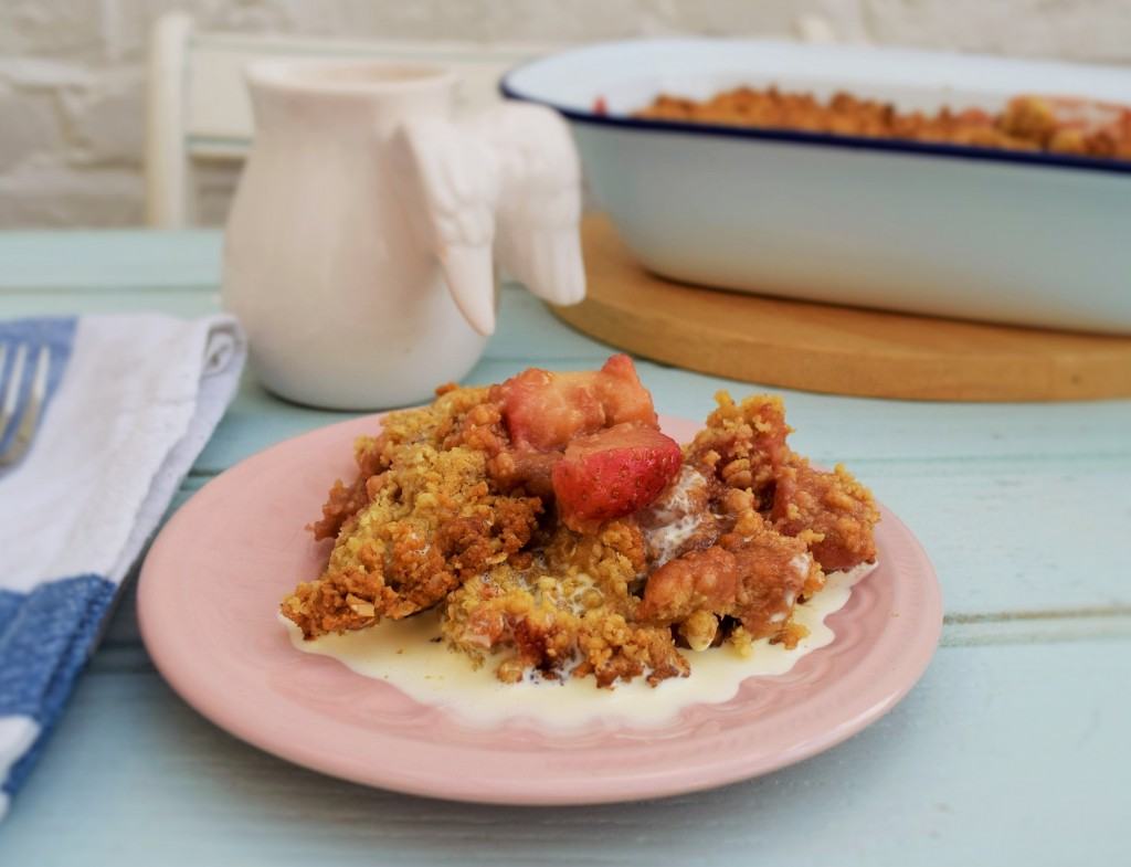 Strawberry-crumble-lucyloves-foodblog