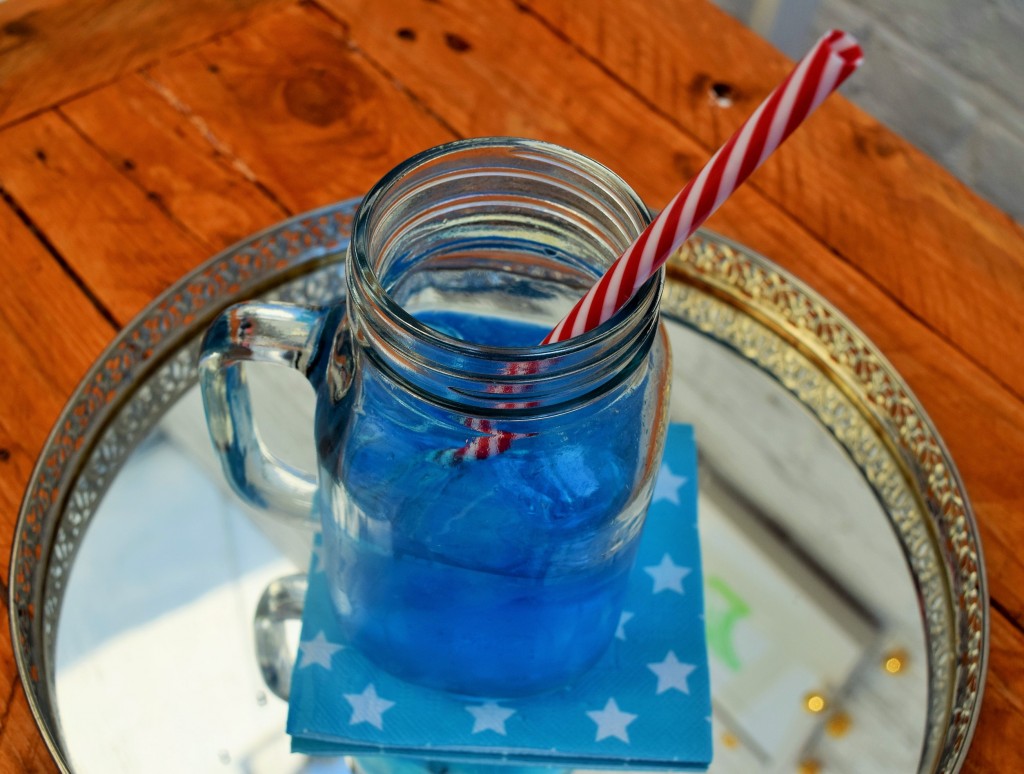Blue-lagoon-cocktail-lucyloves-foodblog
