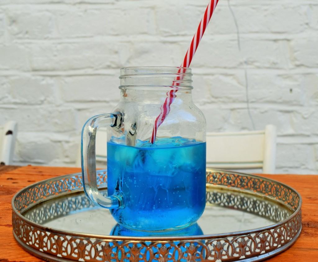 Blue-lagoon-cocktail-lucyloves-foodblog