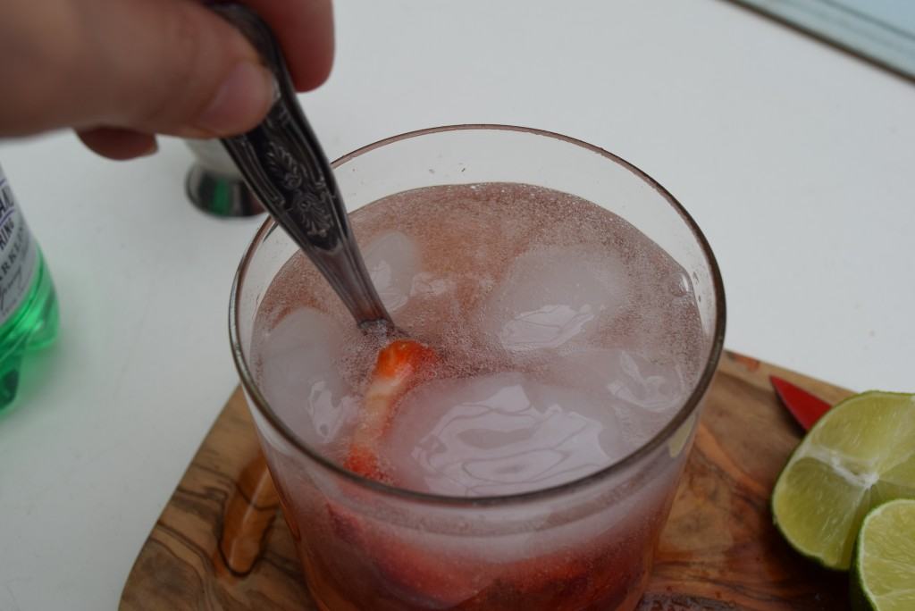 Strawberry-gin-fizz-lucyloves-foodblog