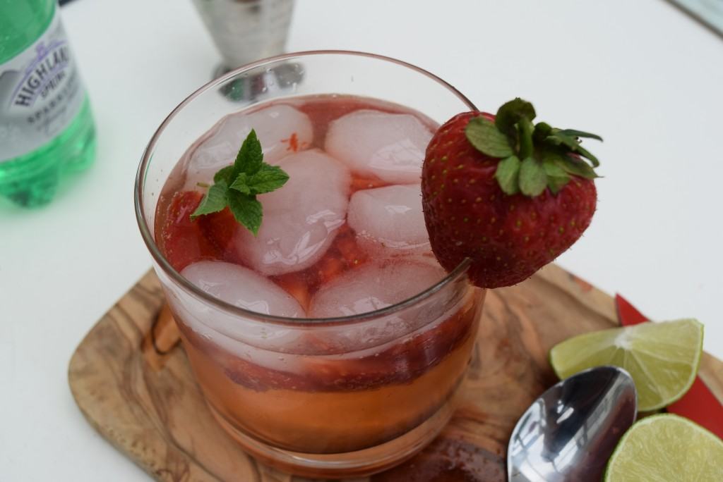 Strawberry-gin-smash-lucyloves-foodblog