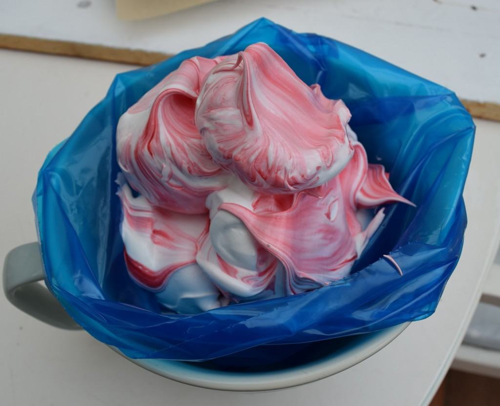 Pretty-pastel-meringues-lucyloves-foodblog