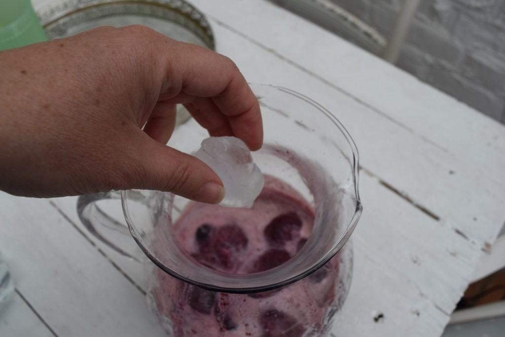 Blueberry-vodka-lemonade-lucyloves-foodblog