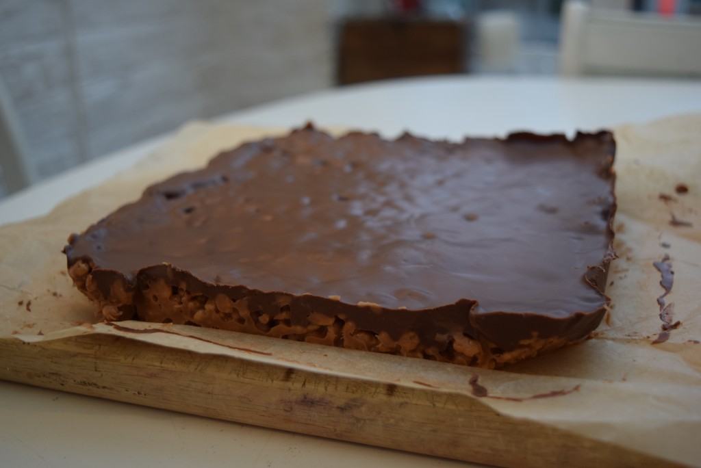 Mars-bar-krispie-slabs-recipe-lucyloves-foodblog