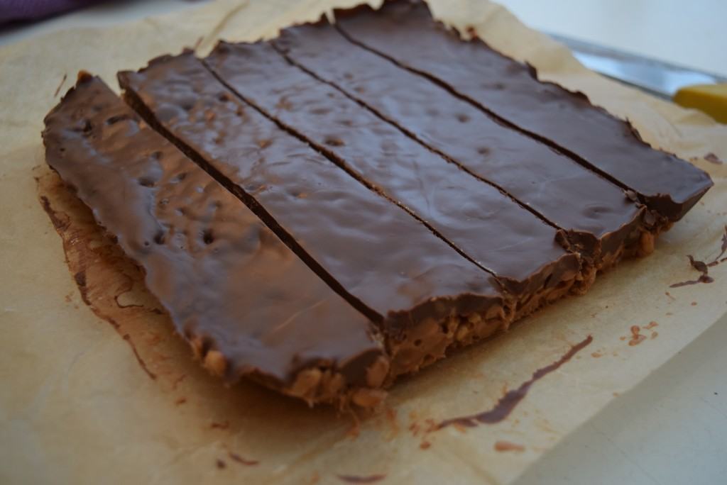 Mars-bar-krispie-cake-recipe-lucyloves-foodblog