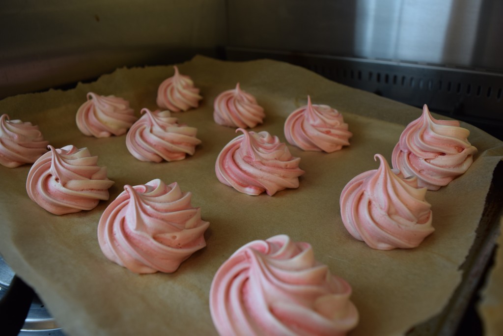 Pretty-pastel-meringues-lucyloves-foodblog