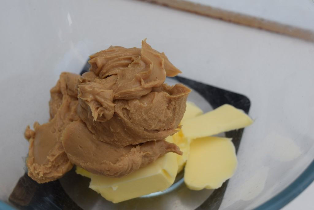 Easy-peanut-butter-fudge-lucyloves-foodblog