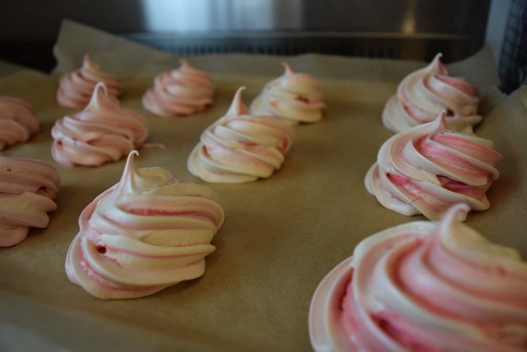 Pretty-pastel-meringues-lucyloves-foodblog