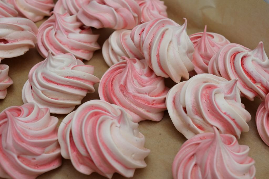 Pretty-pastel-meringues-lucyloves-foodblog