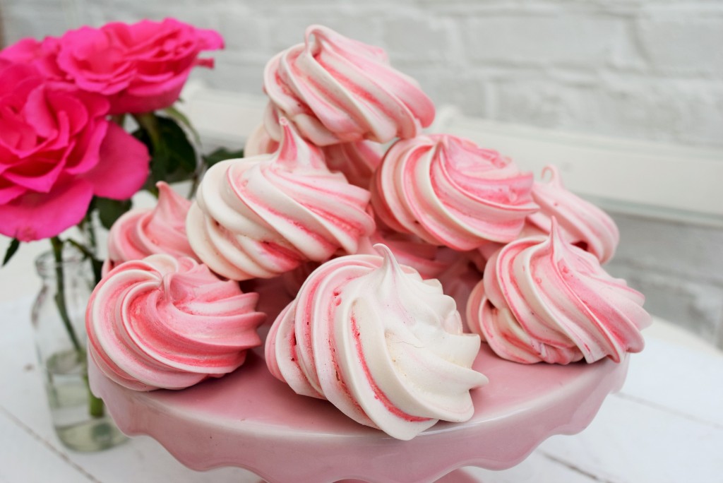 Pretty-pastel-meringues-lucyloves-foodblog