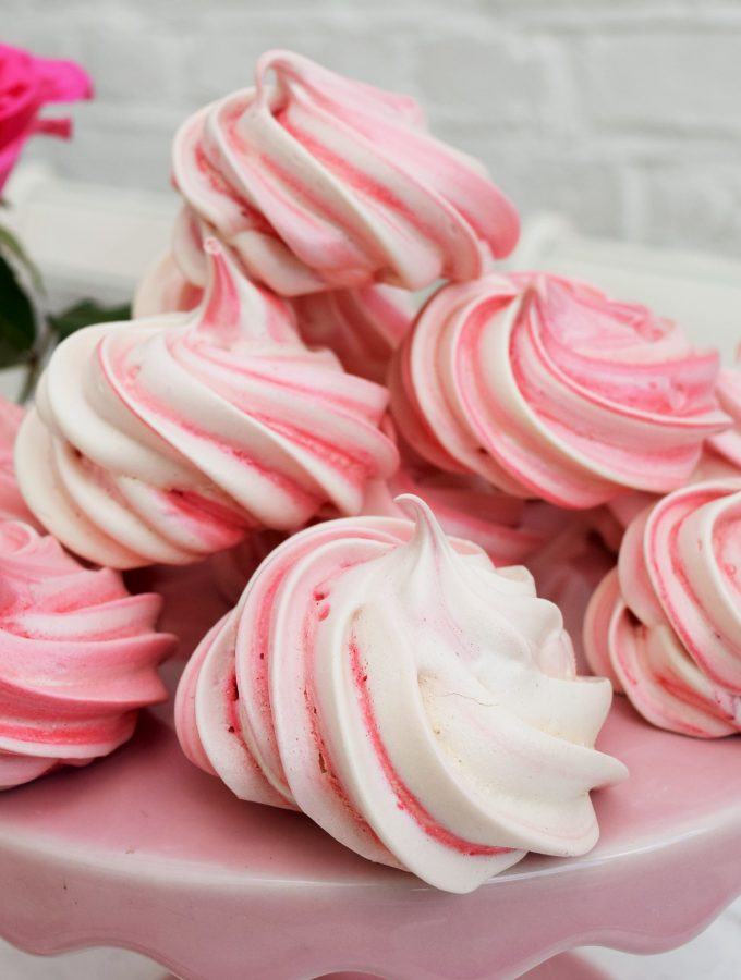 Pretty-pastel-meringues-lucyloves-foodblog