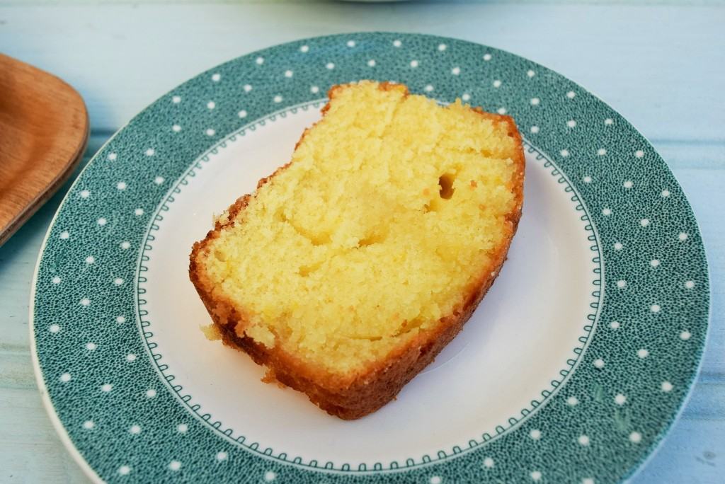 Lemon-drizzle-cake-lucyloves-foodblog