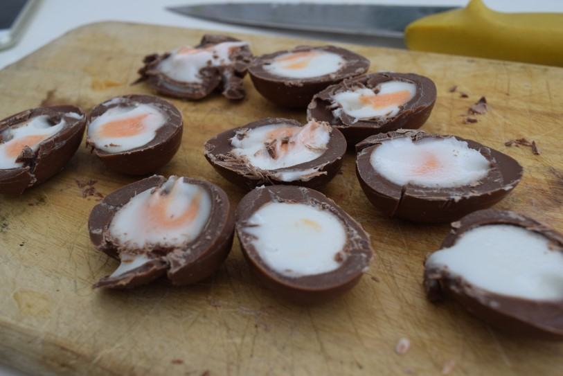 Creme-egg-caramel-shortbread-recipe-lucyloves-foodblog