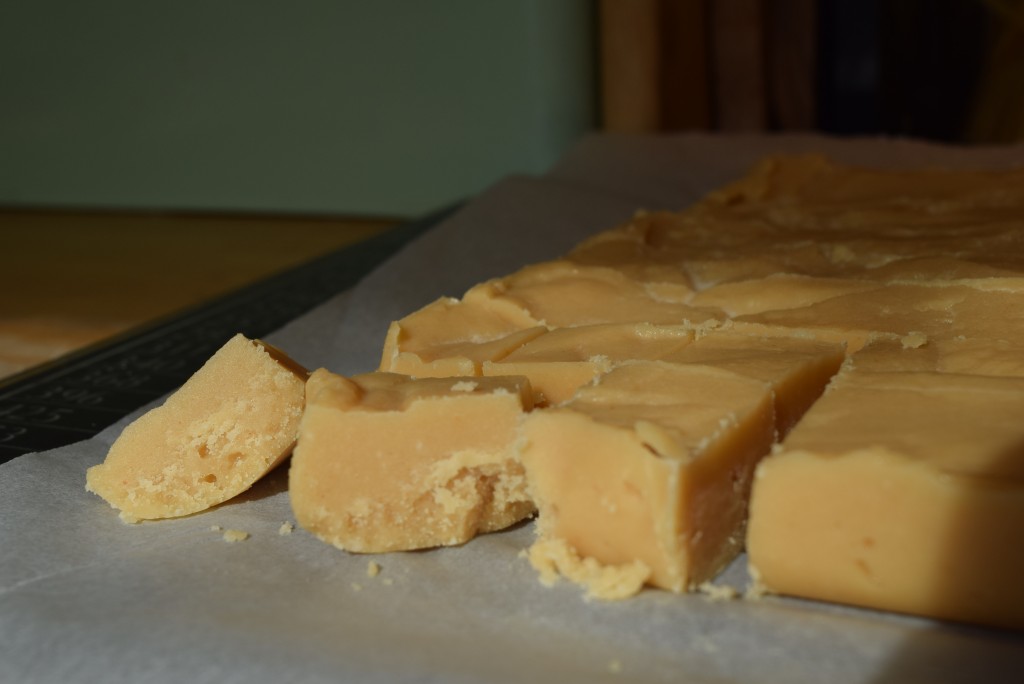 Easy-peanut-butter-fudge-lucyloves-foodblog