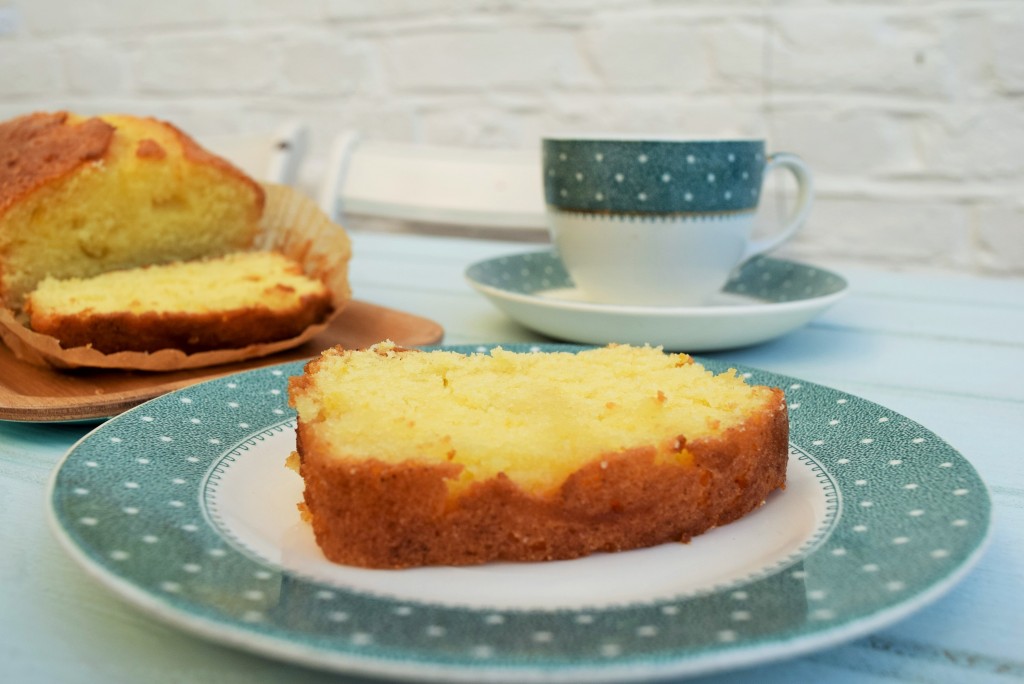 Lemon-drizzle-cake-lucyloves-foodblog