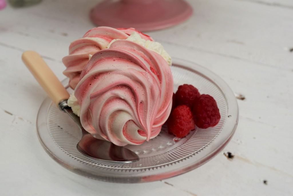 Pretty-pastel-meringues-lucyloves-foodblog