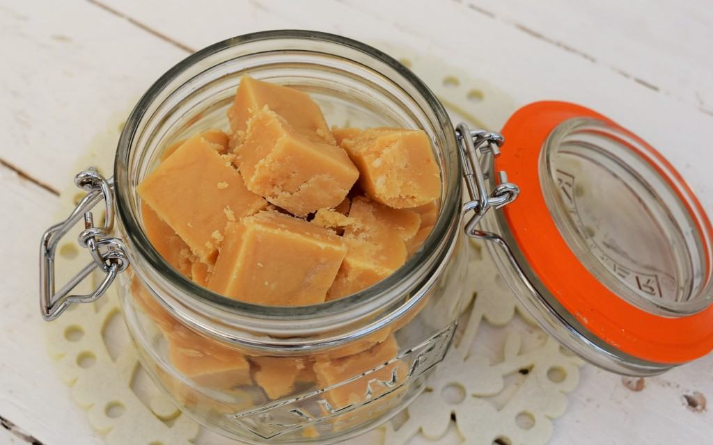 Easy-peanut-butter-fudge-lucyloves-foodblog