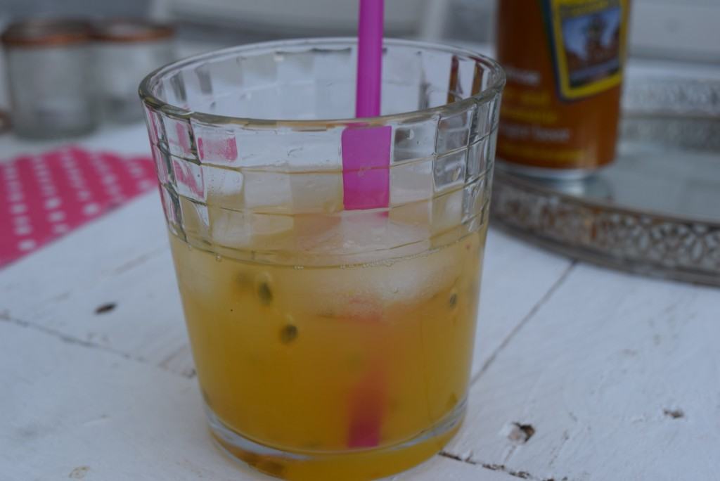 Passionfruit-ginger-spritzer-lucyloves-foodblog