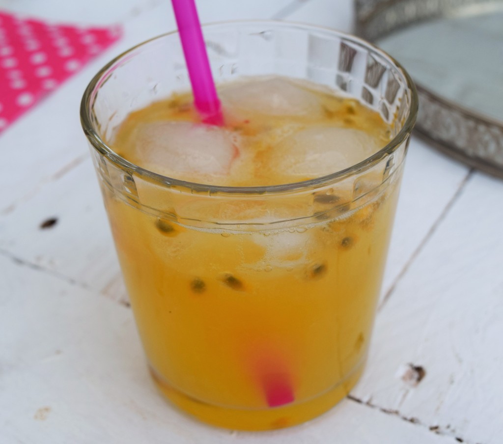 Passionfruit-ginger-spritzer-lucyloves-foodblog