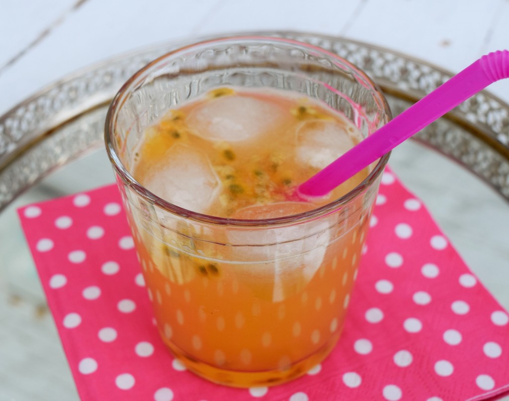 Passionfruit-ginger-spritzer-lucyloves-foodblog