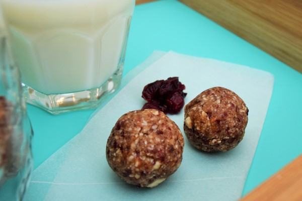 Date-cranberry-power-balls-lucyloves-foodblog