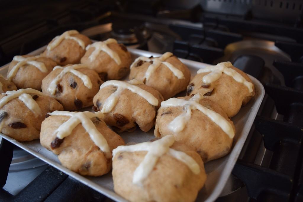 Classic-hot-cross-buns-lucyloves-foodblog