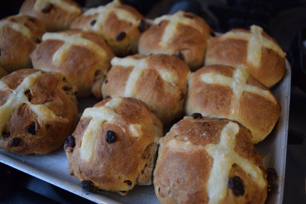 Classic-hot-cross-buns-lucyloves-foodblog