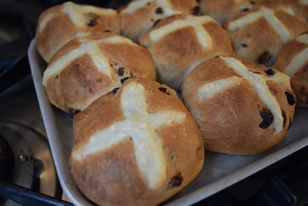 Classic-hot-cross-buns-lucyloves-foodblog