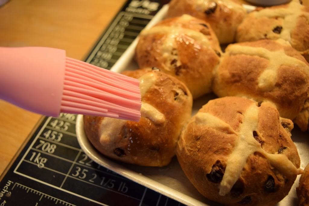 Classic-hot-cross-buns-lucyloves-foodblog