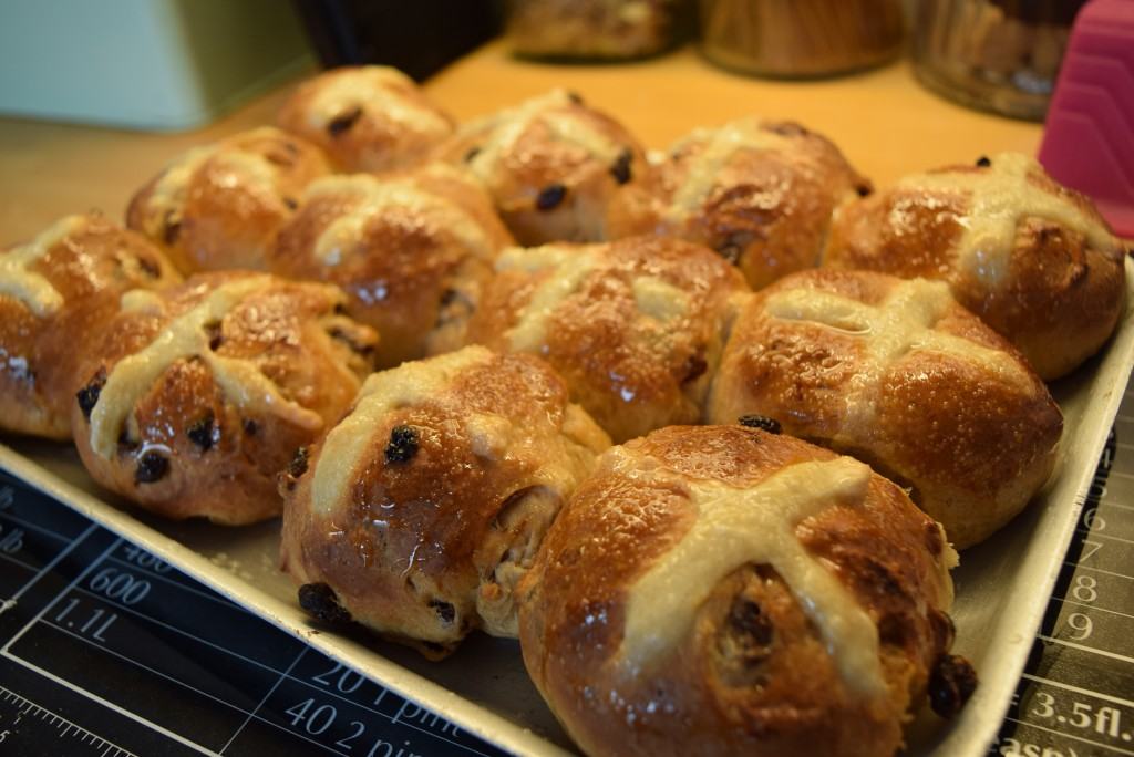 Classic-hot-cross-buns-lucyloves-foodblog