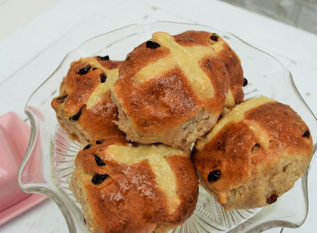 Classic-hot-cross-buns-lucyloves-foodblog