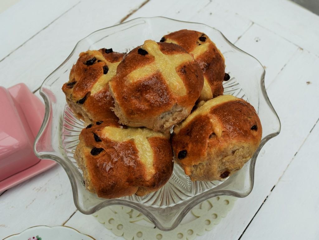 Classic-hot-cross-buns-lucyloves-foodblog