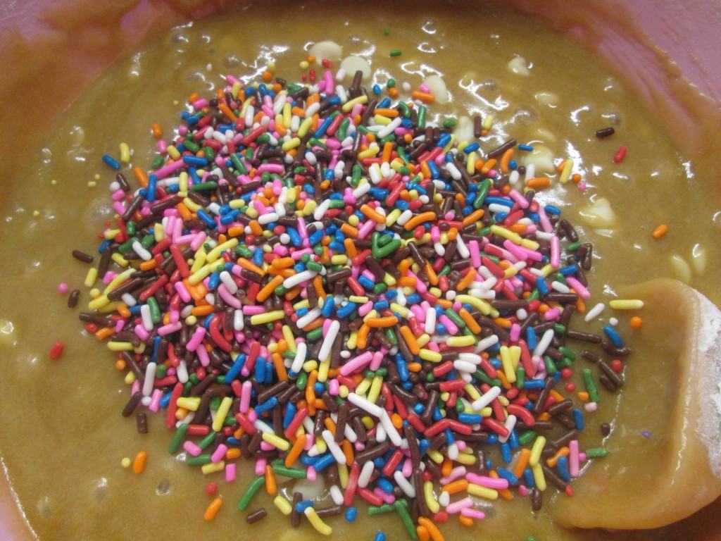 funfetti-blondie-lucyloves-foodblog