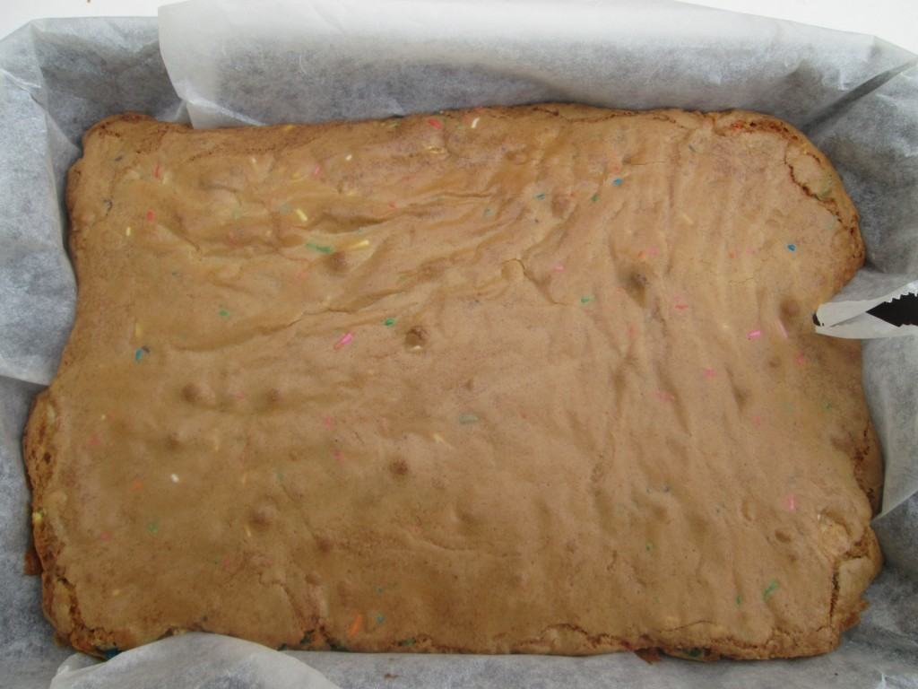 Funfetti-blondie-lucyloves-foodblog