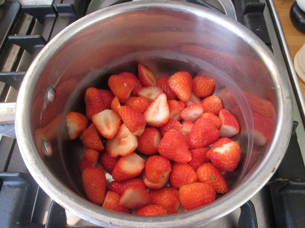 Strawberry-syrup-lucyloves-foodblog