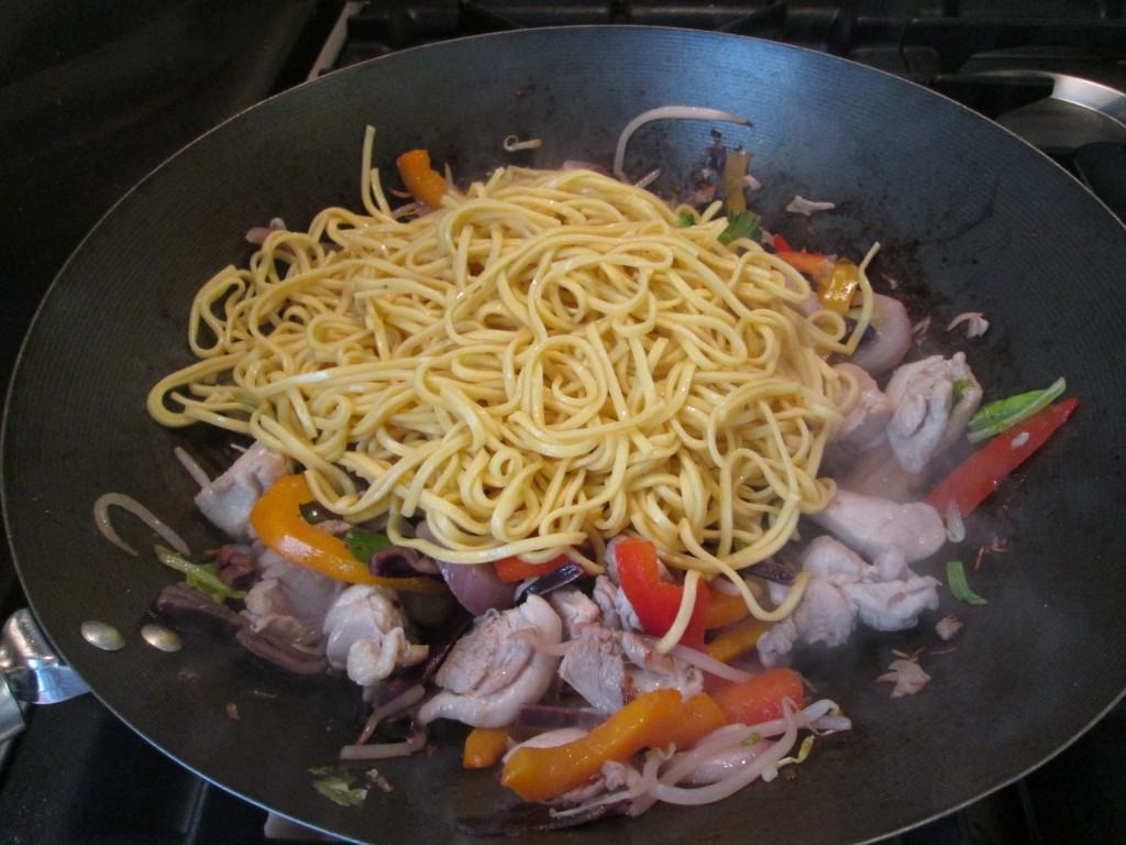 Chicken-peanut-noodles-lucyloves-foodblog