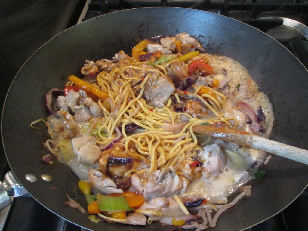 Chicken-peanut-noodles-lucyloves-foodblog