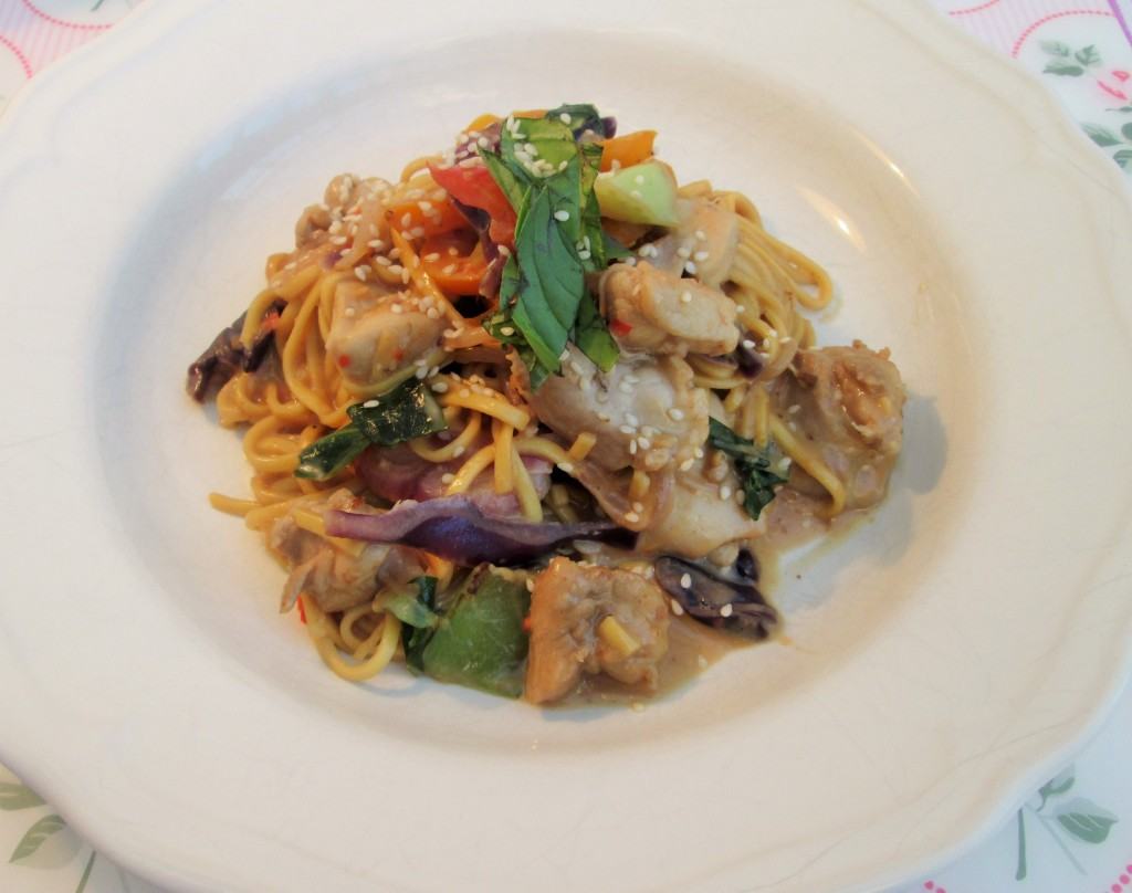 Chicken-peanut-noodles-lucyloves-foodblog