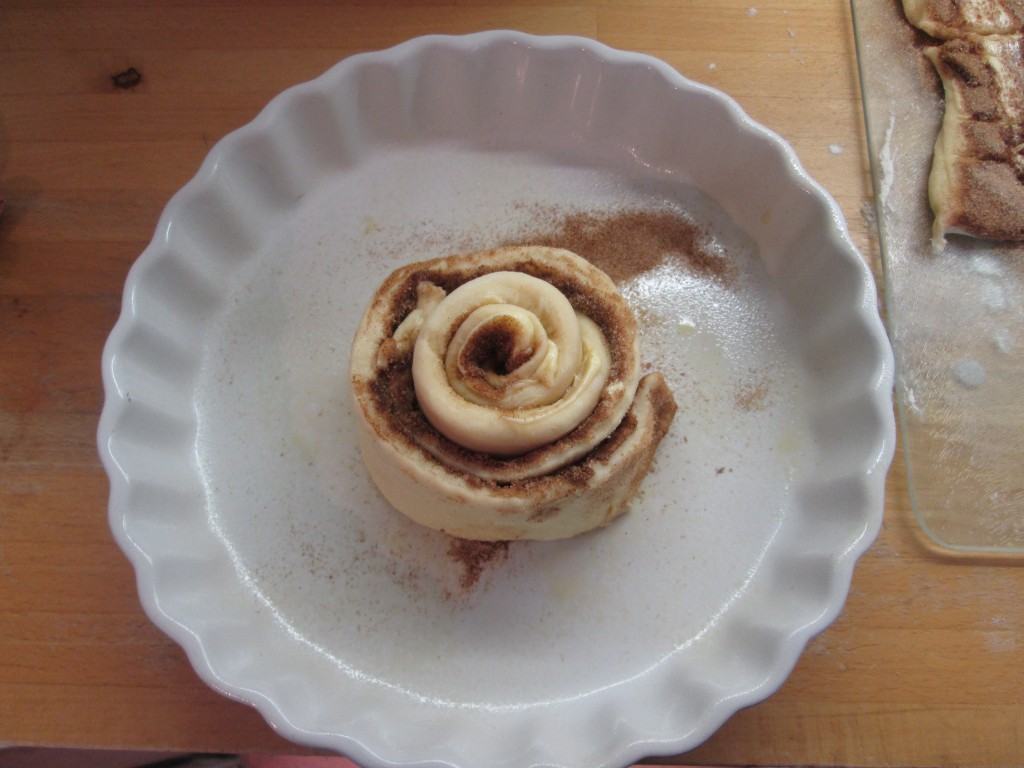 Giant-cinnamon-roll-lucyloves-foodblog