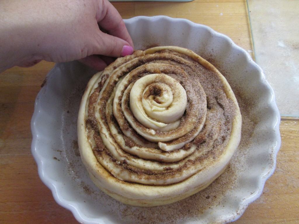 Giant-cinnamon-roll-lucyloves-foodblog