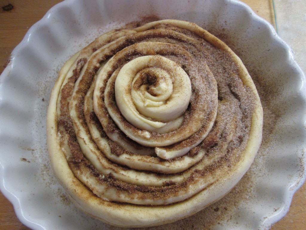 Giant-cinnamon-roll-lucyloves-foodblog