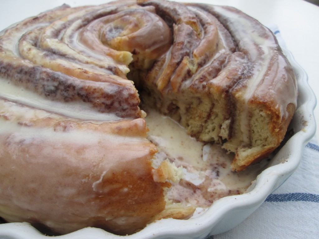 Giant-cinnamon-roll-lucyloves-foodblog