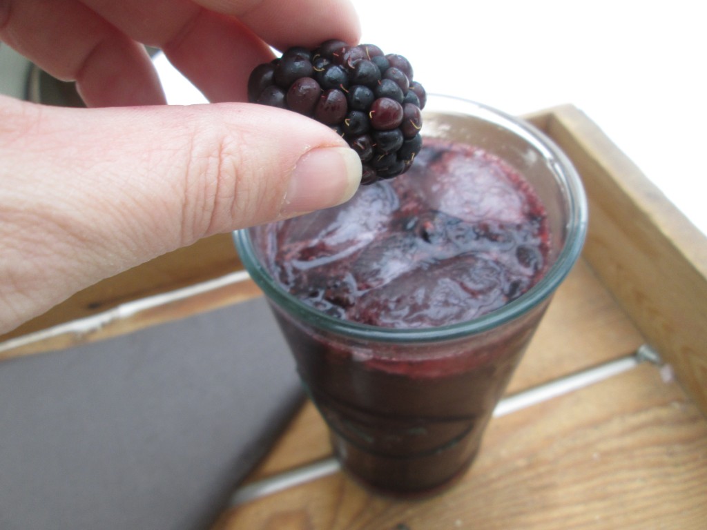 Bramble-vodka-spritzer-lucyloves-foodblog