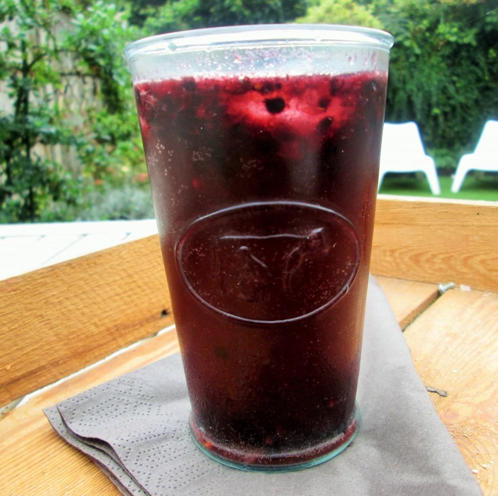 Bramble-vodka-spritzer-lucyloves-foodblog