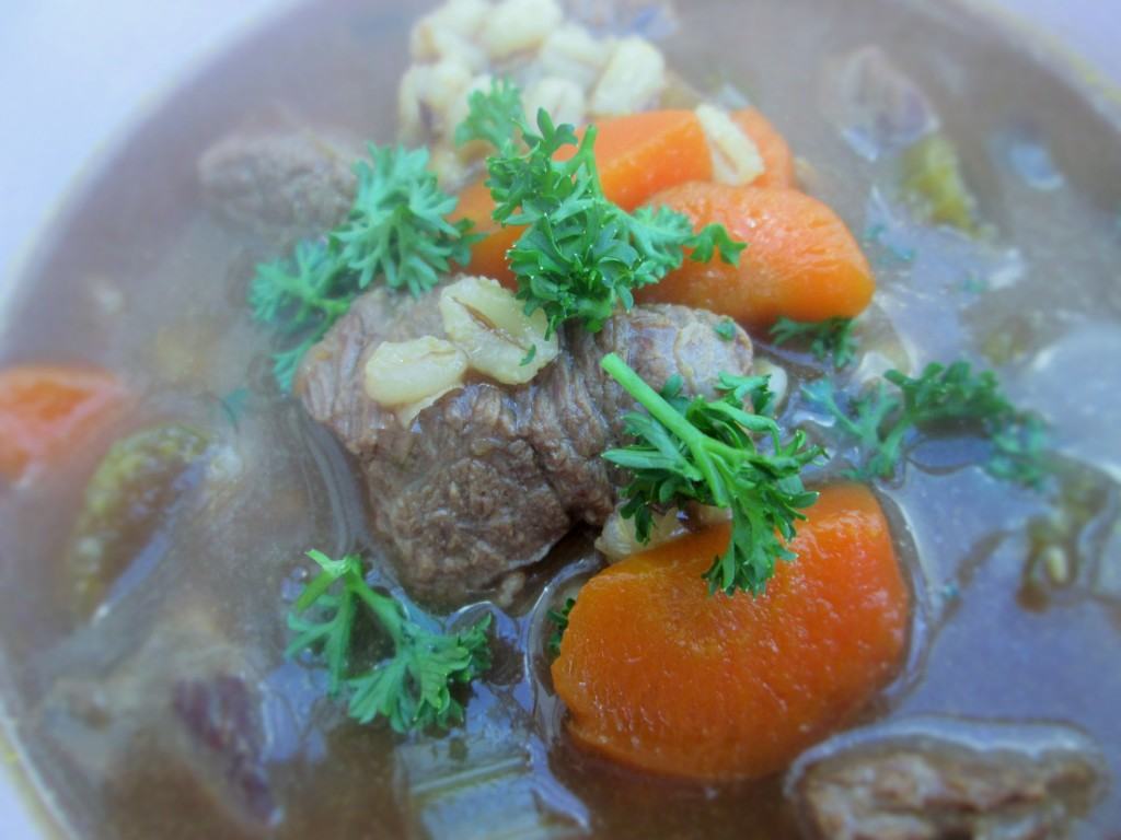 Beef-and-barley-soup-lucyloves-foodblog