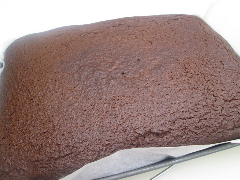 Sticky-ginger-cake-lucyloves-foodblog