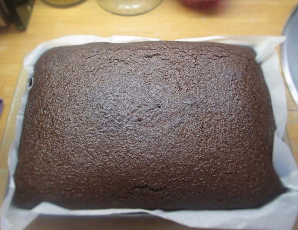 Sticky-ginger-cake-lucyloves-foodblog