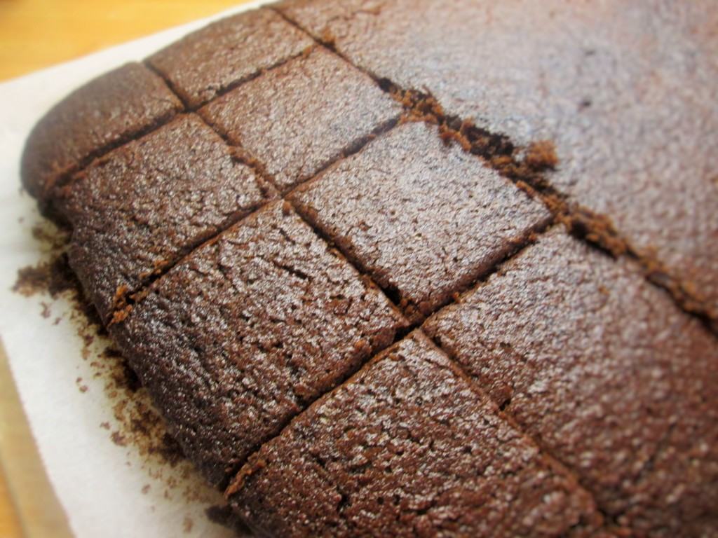 Sticky-ginger-cake-lucyloves-foodblog