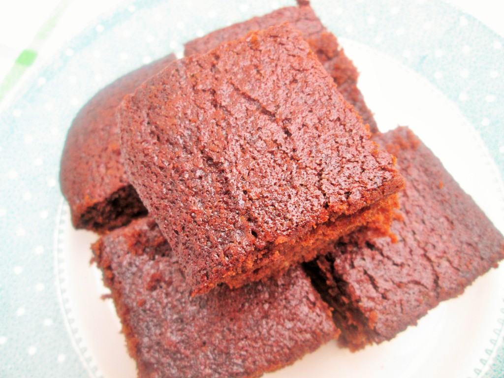 Sticky-ginger-cake-lucyloves-foodblog